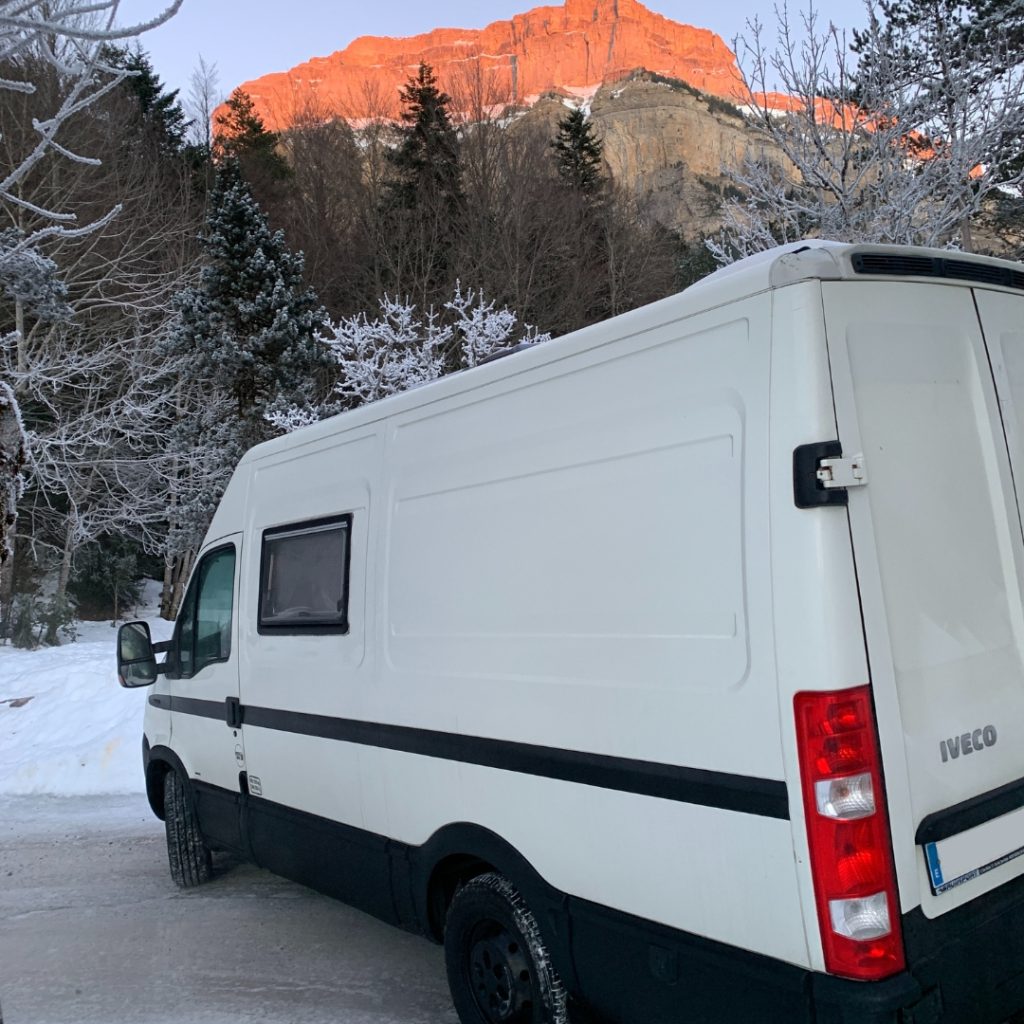 alquilar-camper-iveco-barcelona-26 camper